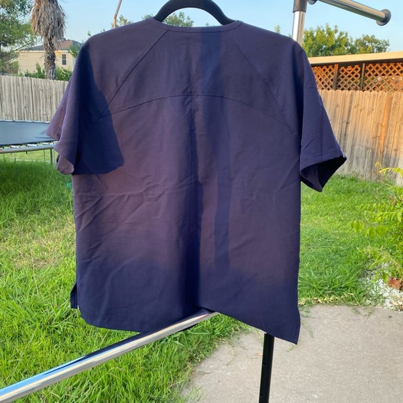 Figs Navy DELMAS Oversized Pocket Scrub Top *Limited Edition* (J-22) - Picture 3 of 8